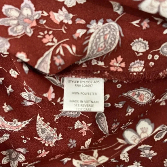 SWEET RAIN Red Floral Women’s 1x sleeveless blouse - Picture 6 of 8